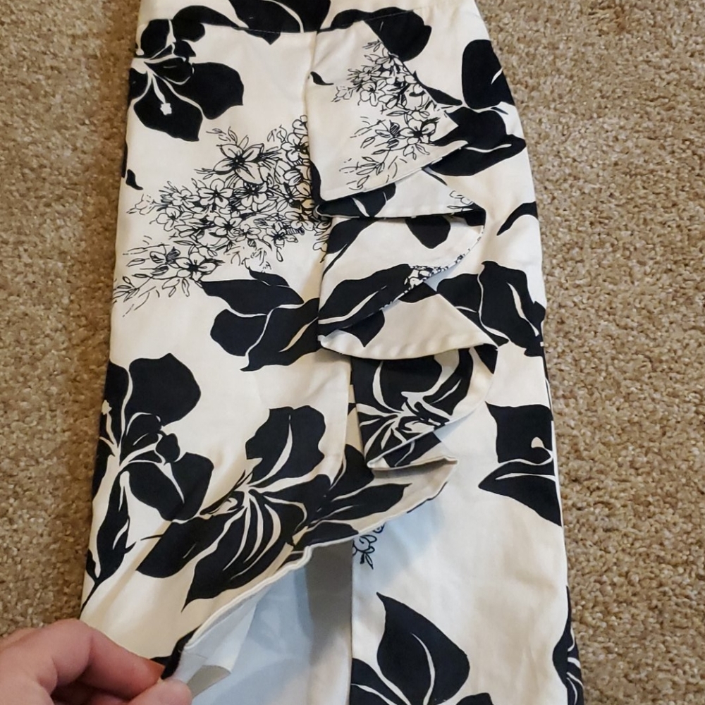 Floral skirt with ruffled slit - Picture 4 of 4